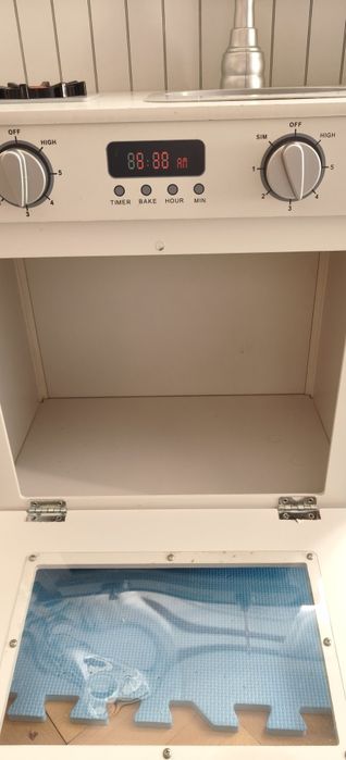 Bucătărie din lemn pentru copii –  design modern  Alb
