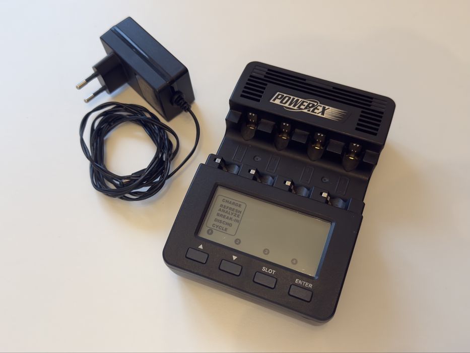 Incarcstor acumulatori Powerex Maha Wizard