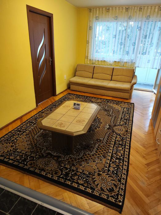 Dau în chirie apartament 2 camere semicentral