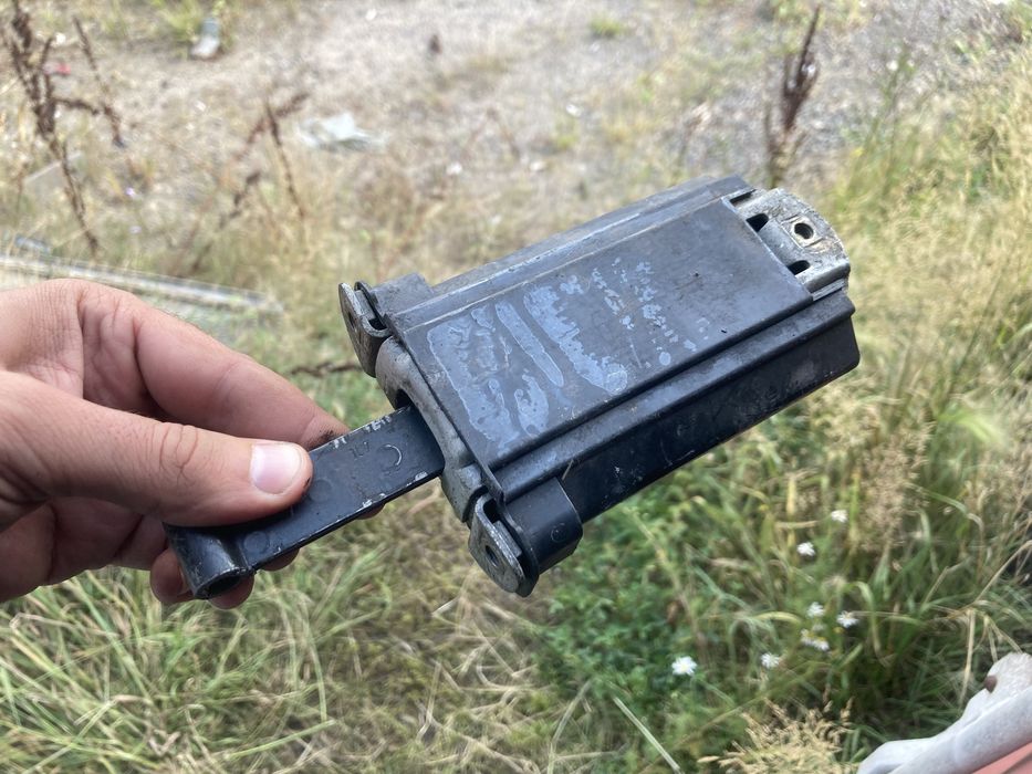 Ограничитель двери Мерседес / Mercedes