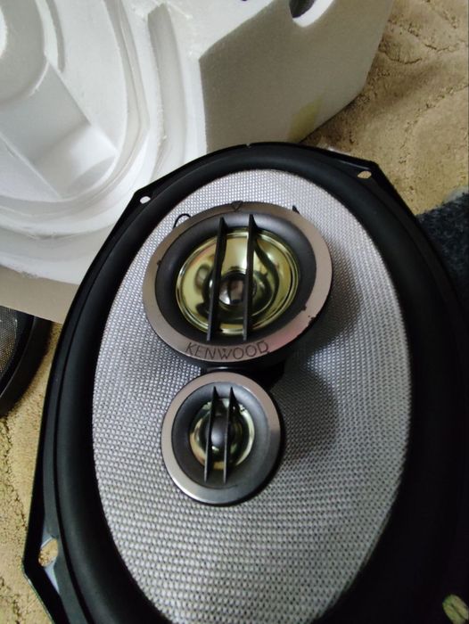 Продам Kenwood 320w 6x9 размер новый