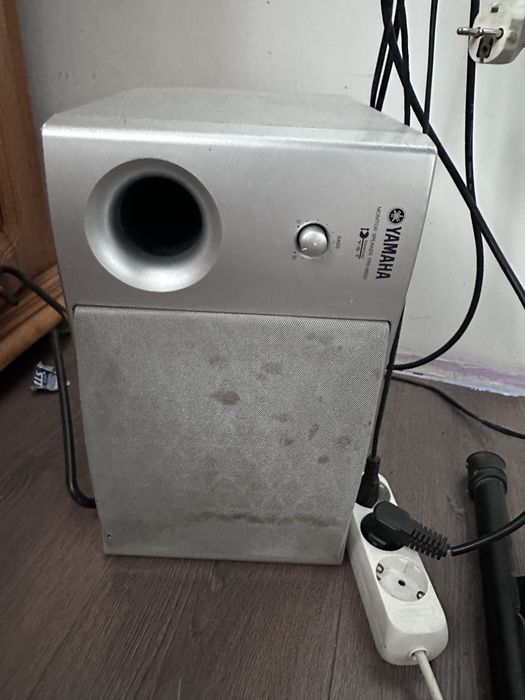 Vând Yamaha Tyros 3