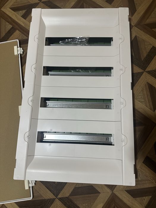 Продается щиток электрический, распределительный, электрощит, legrand