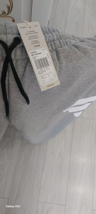 Продам брюки спортивные Adidas.
