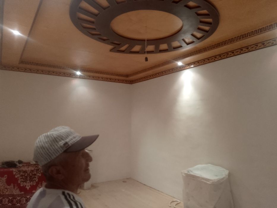 Уй сотилади, 12 сотих, мевали дарахтлар хосилга кирган. Хужахуросон