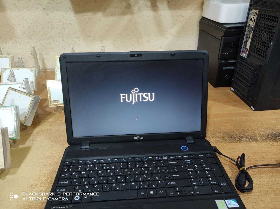 Ноутбук Fujitsu-Siemins    i5