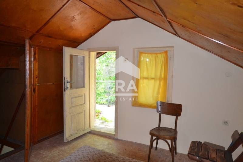 Вила с двор във вилна зона ,,Куба,,