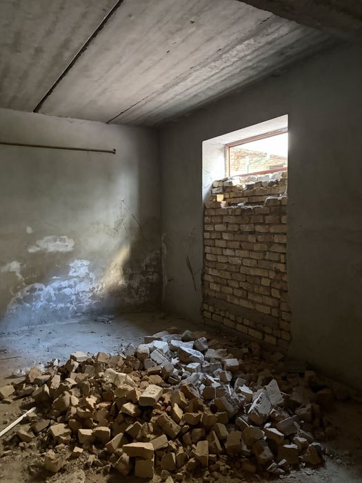 Подвал сотилади шахар марказида 53кв