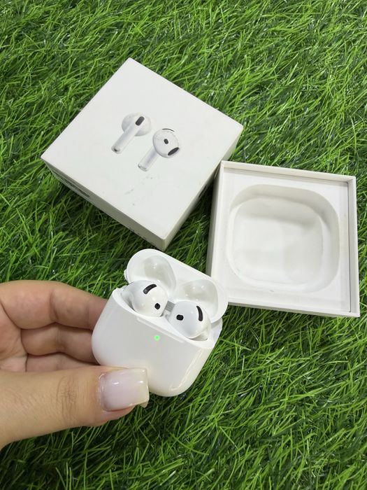 Наушник Airpods 4 в продаже