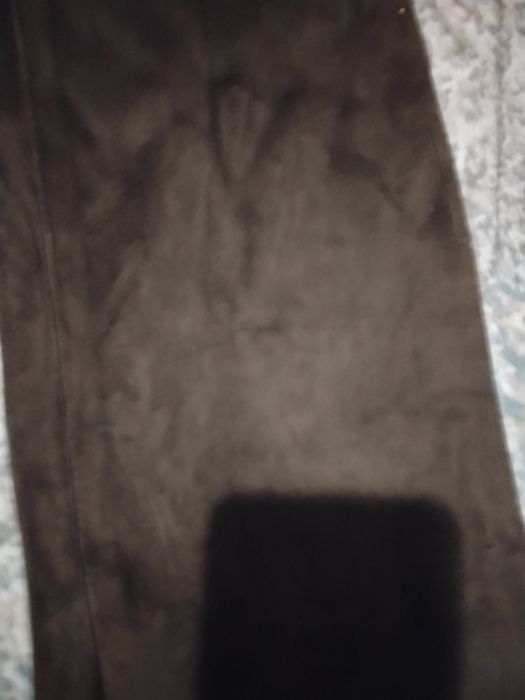 Pantaloni piele întoarsă maro, Sisley super în tendințe toamna aceasta, stare f bună mari. Ea s