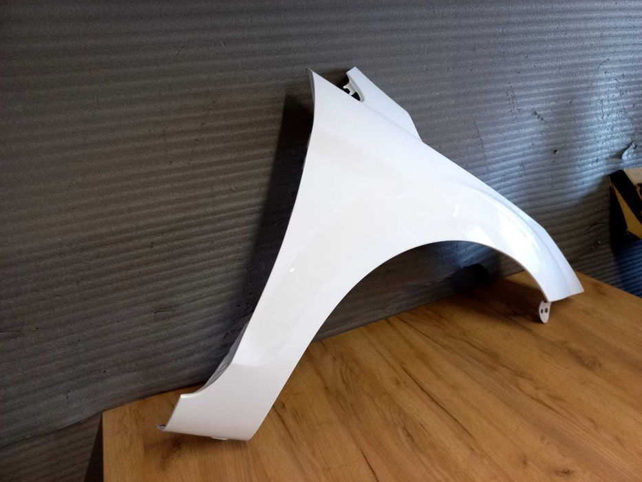 Aripa Fata Dreapta Ford Focus 2/II FSL 08-10 (Frozen White)