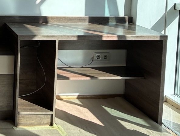 продавам бюро (спешно)