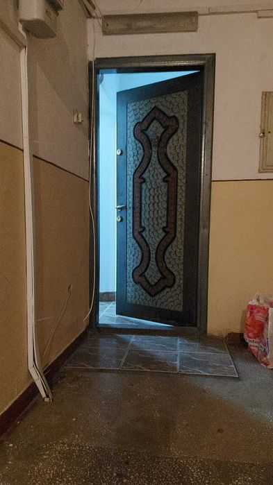 Apartament ultra-central – vizavi de Direcția Muncii, Etaj 4 cu acoperiș, CT și izolat, OFERTA SUB PRETUL PIETII!!