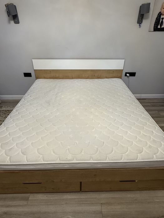 продается кровать с матрасом