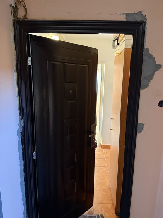 Vând  garsonieră   n  8  etaj  1