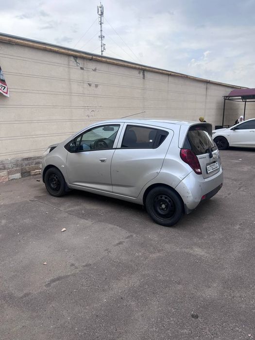 Продается машина спарк