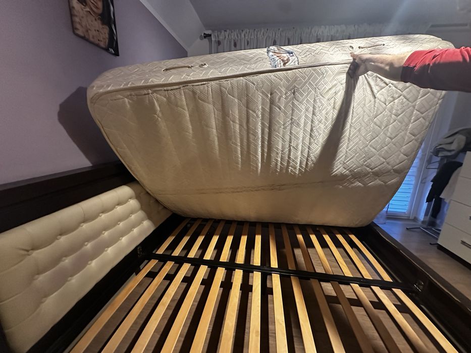 Pat matrimonial cu somiera si saltea
