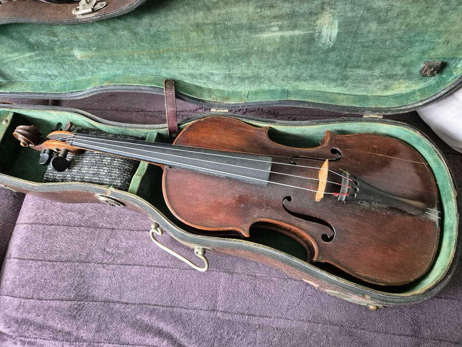 Vand vioară veche, tip Stradivarius în stare bună
