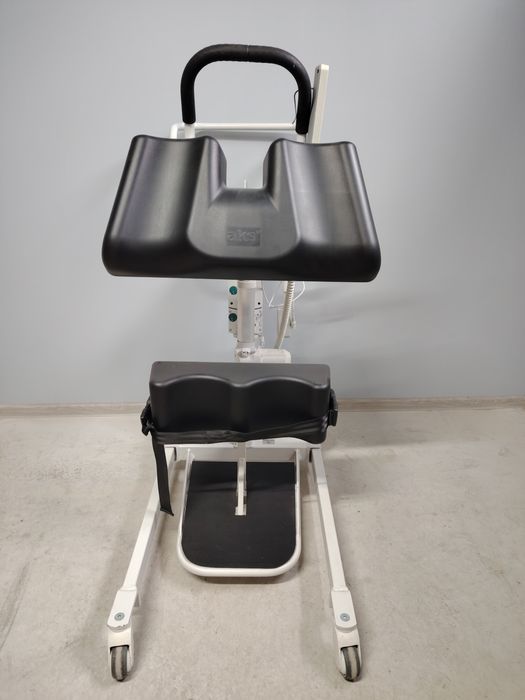 Macara/elevator de transfer pentru persoane cu dizabilități