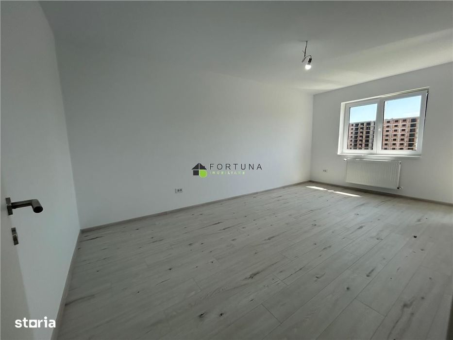 Garsoniera spatioasa, nemobilata, bloc nou Tractorul