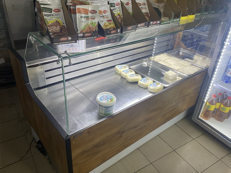 Продам Витринные холодильники почти Новые