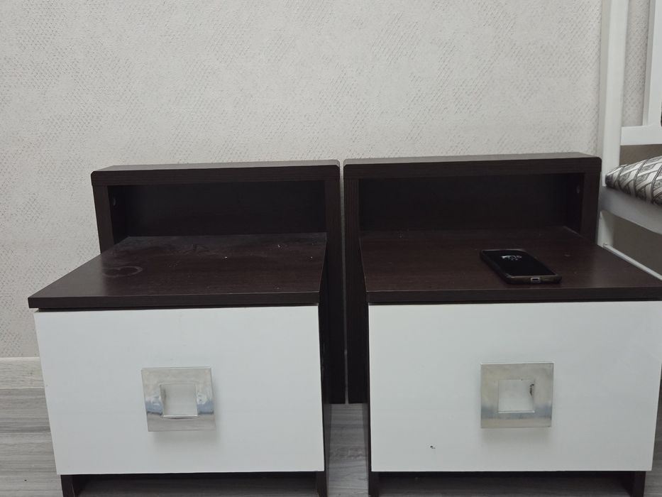 Три тумбочки за 5000тенге торг есть