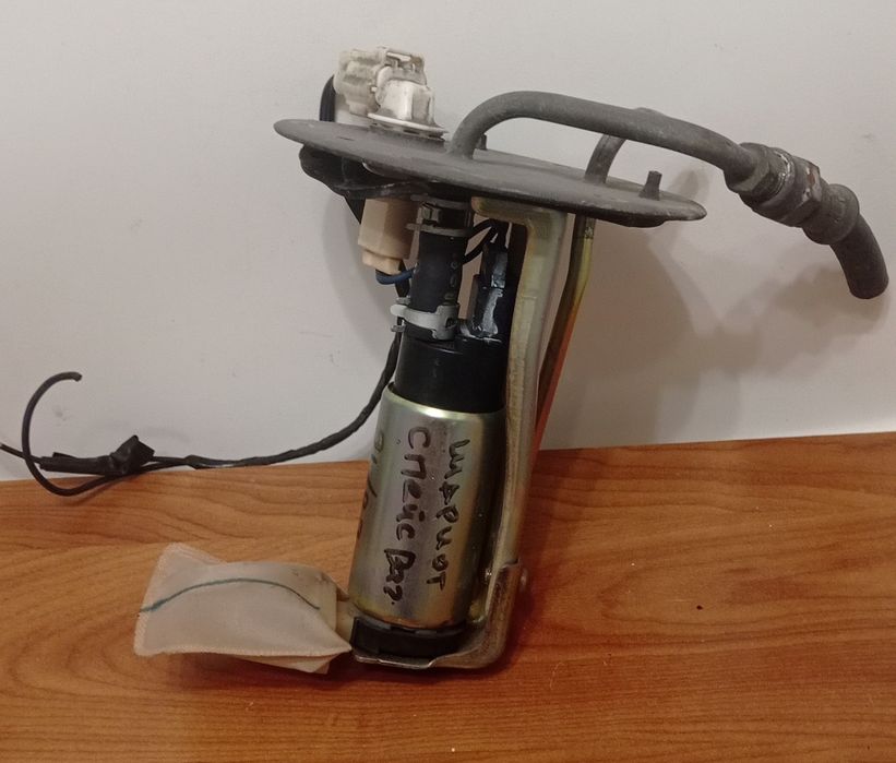 Митсубиси Спейс Вагон. Шариот. 1991/1997. Бензонасос. Оригинал.