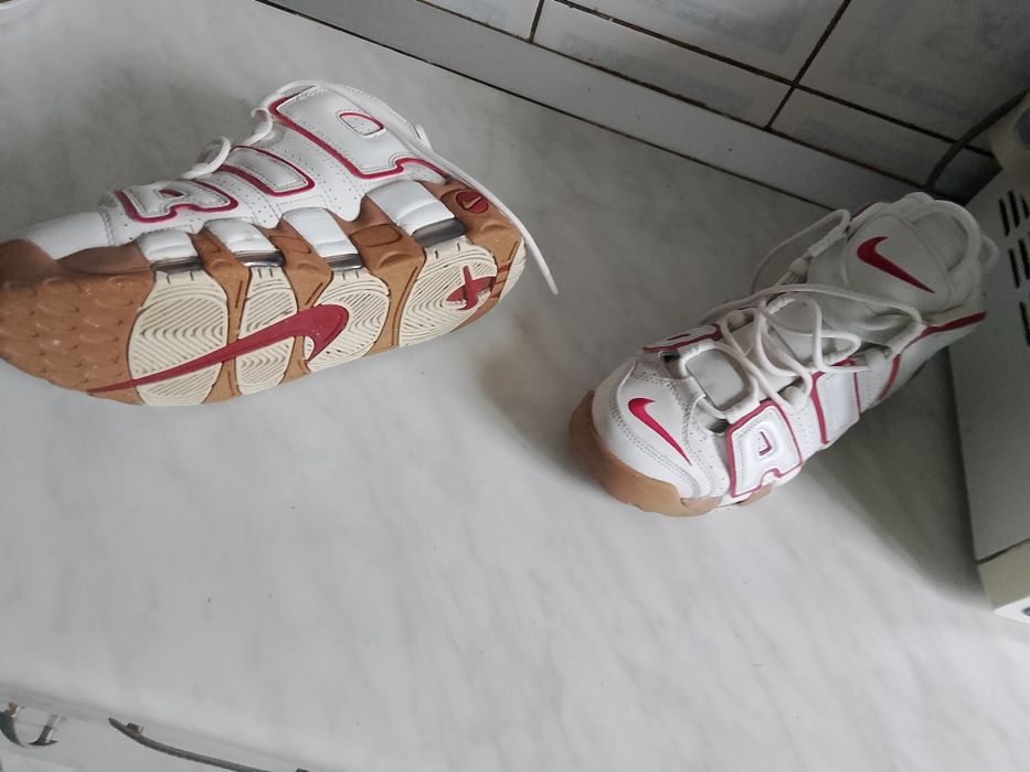 Vând Nike Air more uptempo