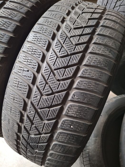 2  Anvelope  de iarnă  255 45 r19 Pirelli