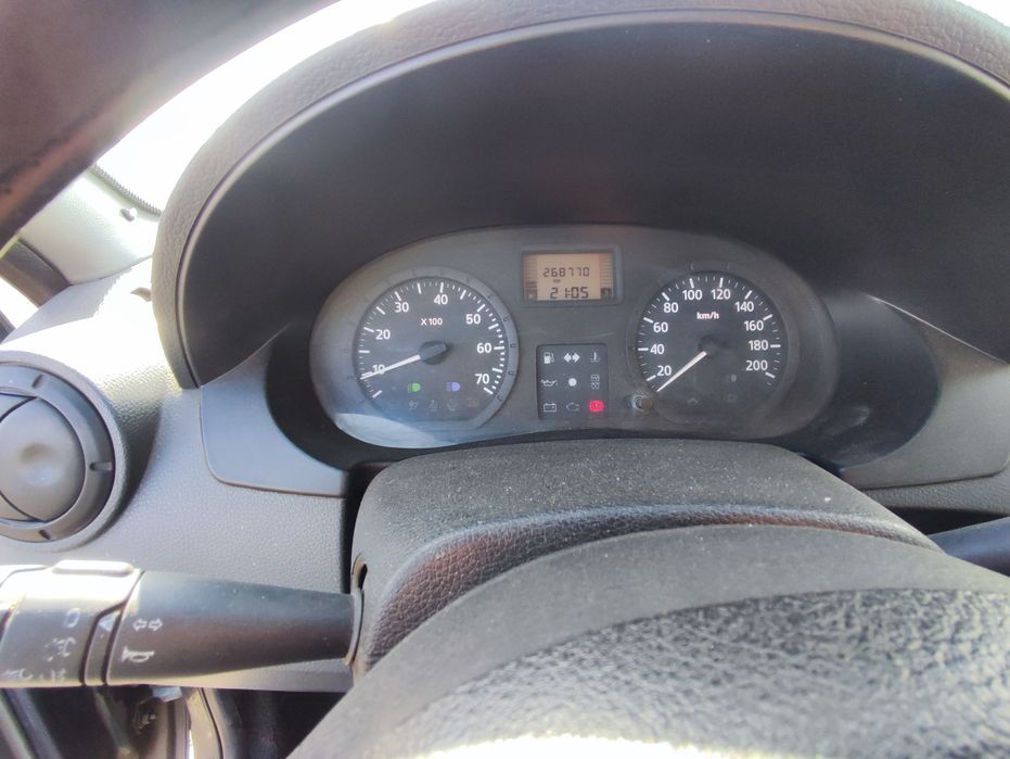 Продаю машину Reno Logan