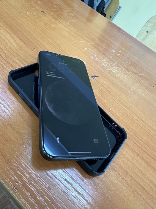 iPhone 13.