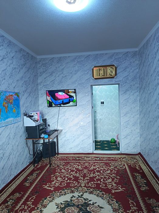 Navoiy Shahar Sputnik citydan 1 xona 2 xona qilingan kvartira sotiladi