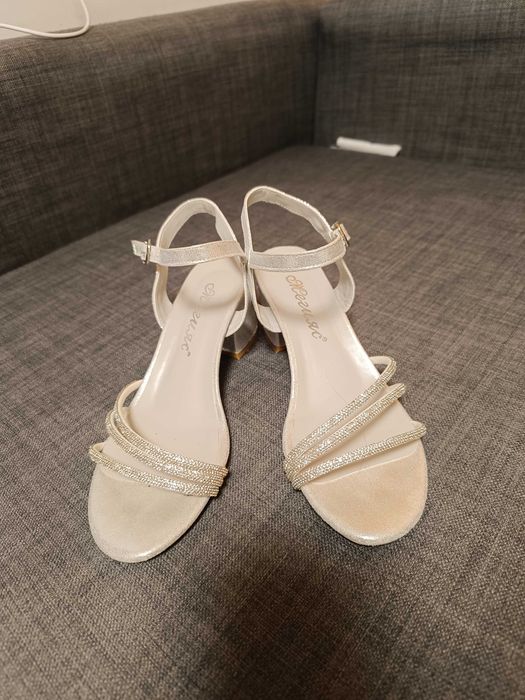 Обувки за абитуриентски бал