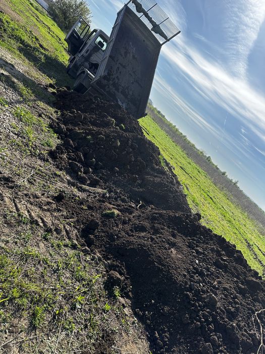 Vand pamant 3,5t pana la 18 mc