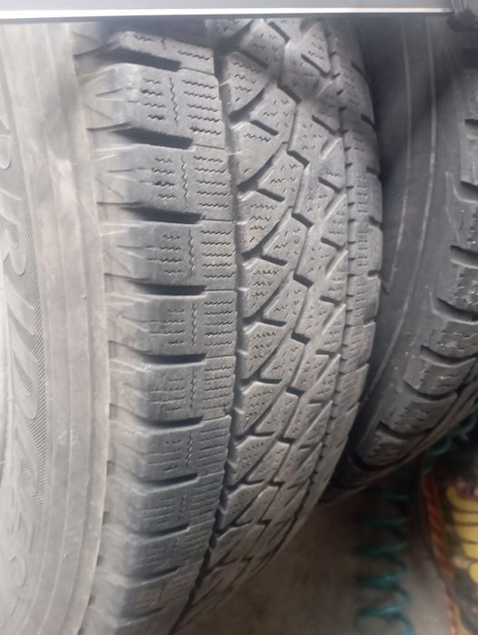 Гуми за бус 195/75R16C Bridgestone 2бр. Nokian 1бр