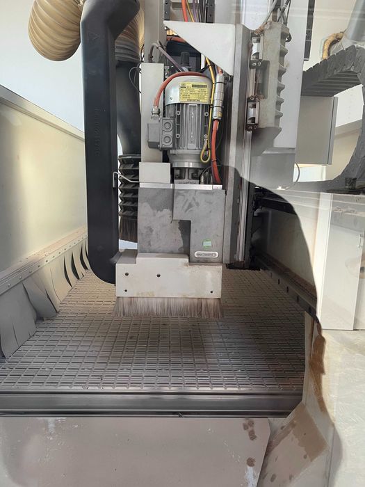CNC lemn SCM Accord 20 FX (2014) – 4 axe, 2 pompe vacuum, stare excelentă