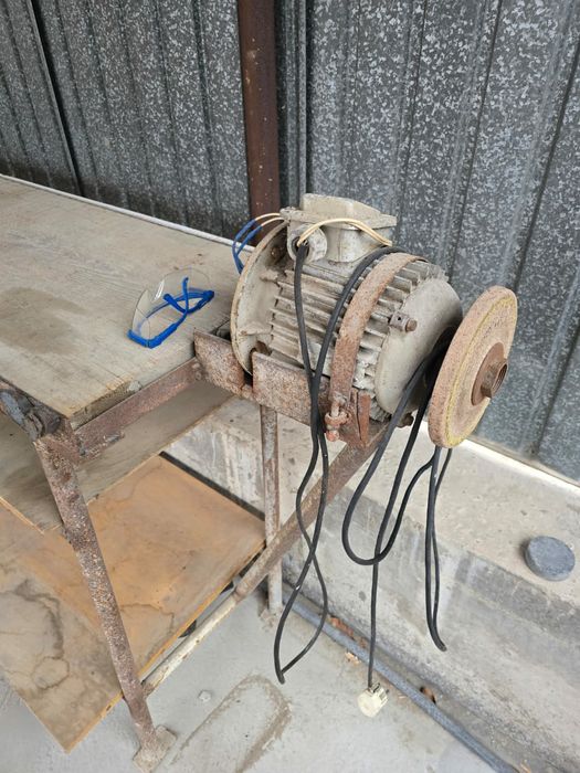 Продам точило с верстаком