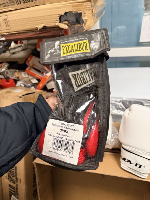 Manusi de box noi profi pret 150 lei perechea marimea 8 oz si 12 oz