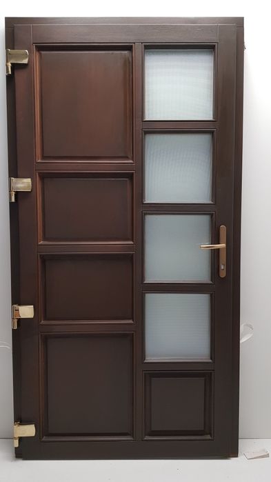 Usa exterior din lemn masiv de calitate din material solid eukalipt