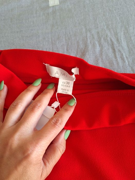 Fusta roșie mărime S