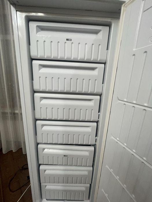 Продается морозильник Indesit Sfr 167
