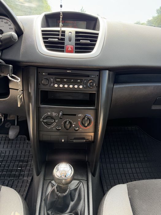 Peugeot 207 1.4/95cp benzina an 2009