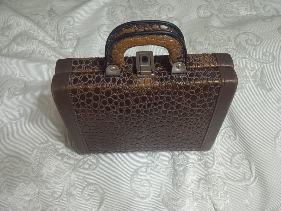 Продам сумку кейс, в хорошем состоянии