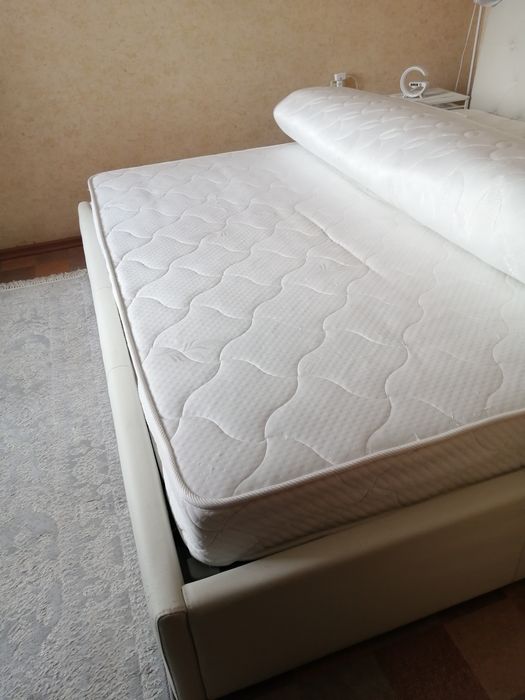 Продаю двухспальную кровать