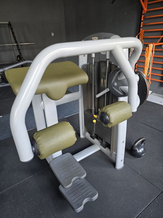 Technogym Glute (aparat mușchii fesieri și parte  spate a piciorului)