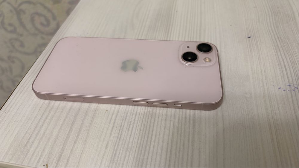 Продаю Айфон 13.