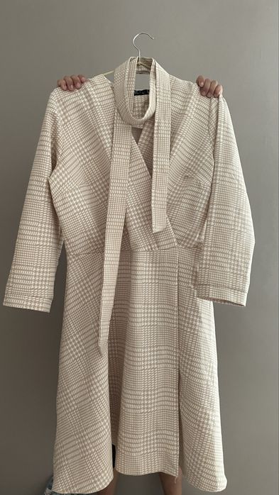 Ашық түсті көйлек