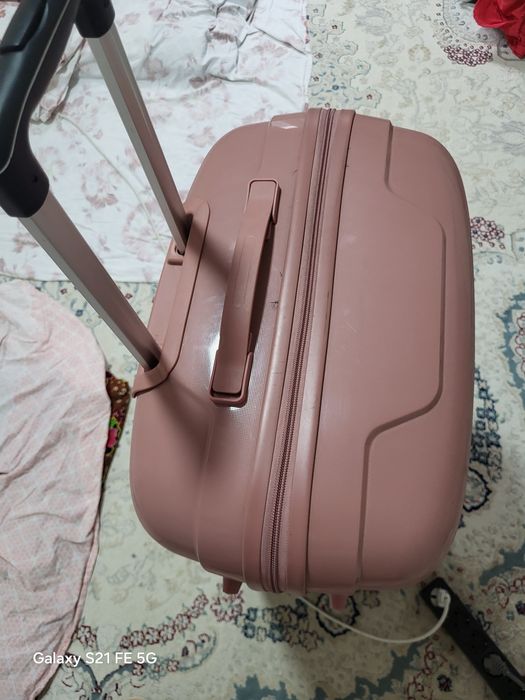 Чемодан новый   гельвый  15000