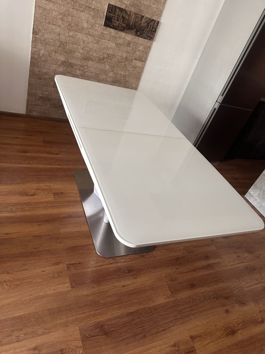 Масивна маса за хранене