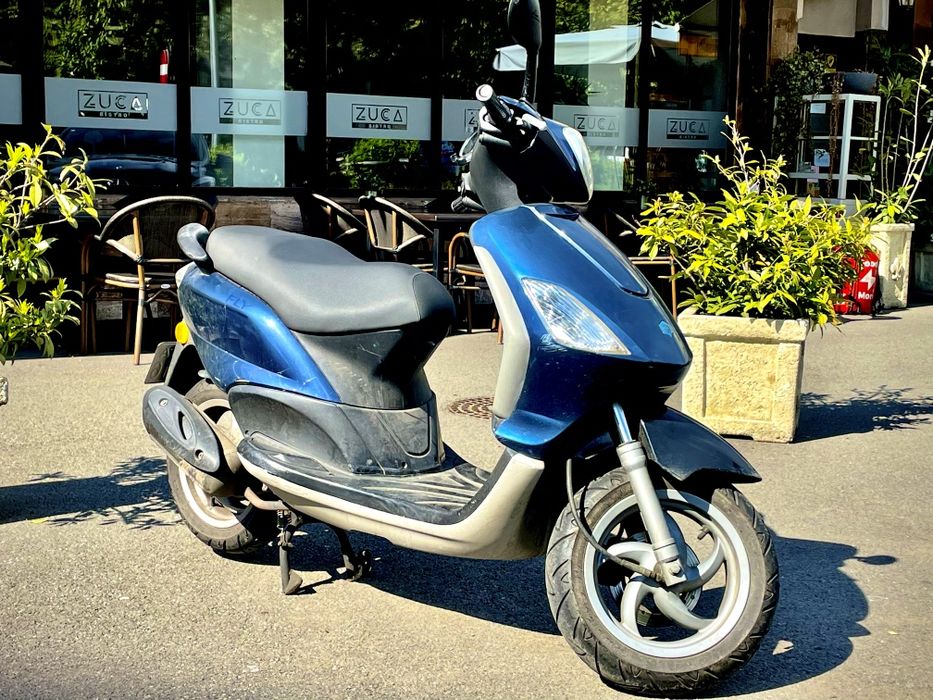 Scuter piaggio fly 50